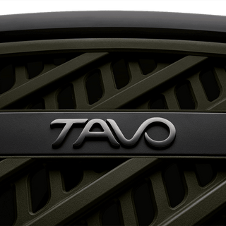 A close up of the Everett L crash-tested pet cargo crate showing the Tavo logo.