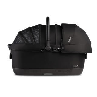 A Maeve iso 7x Pet Car Seat in the fashion onyx from the side with the canopy closed and the SIP on