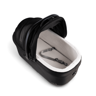 A Maeve iso 7x Pet Car Seat in the fashion onyx on an angle showing the comfort liner