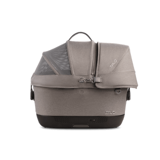 A Maeve iso 5x Wind Pet Car Seat in the fashion merle from the side with the canopy closed and the SIP on